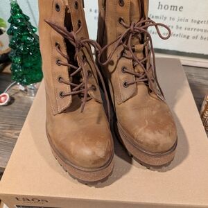Taos Footwear Tan Lace-Up Boots
